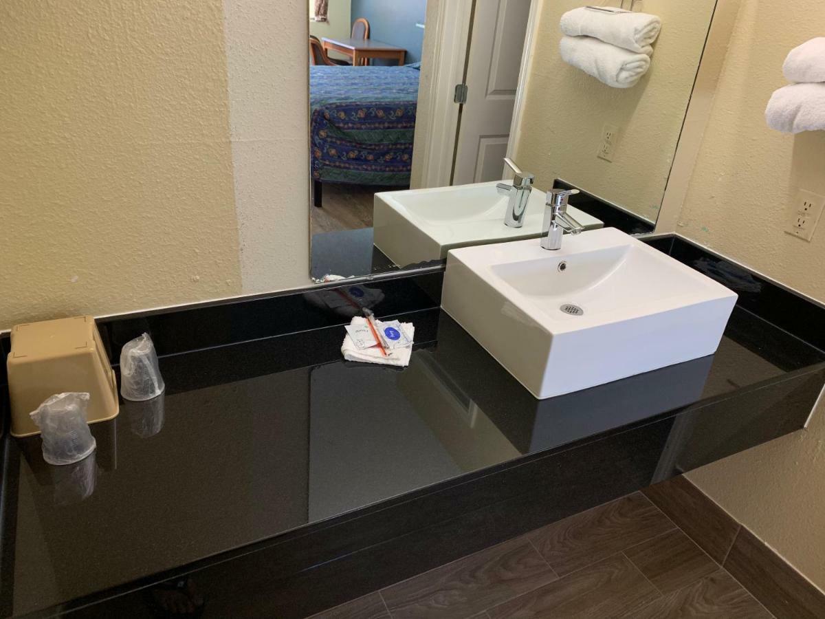 Guest Inn And Suites Houston Habitación foto